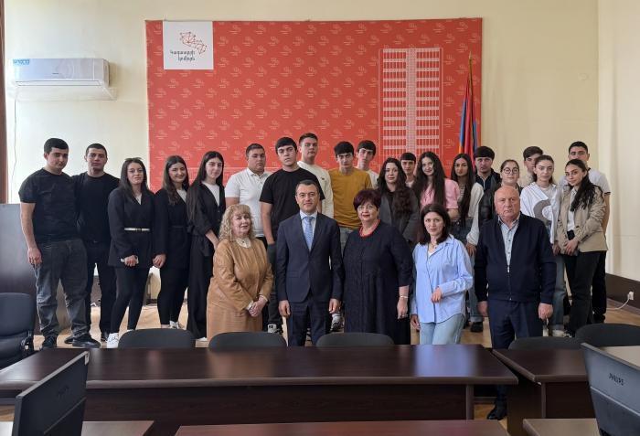 Սուրեն Թովմասյանը ընդունել է Ճարտարապետության և շինարարության Հայաստանի ազգային համալսարանի քոլեջի ուսանողներին Սուրեն Թովմասյանը ընդունել է Ճարտարապետության և շինարարության Հայաստանի ազգային համալսարանի քոլեջի ուսանողներին
